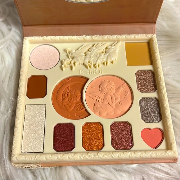 NWT Angel eyeshadow palette - Picture 2 of 7